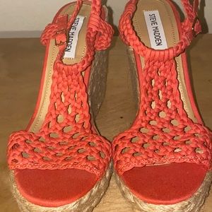 Steve Madden Size 9.5 Coral Wedges